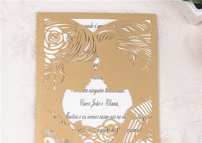 16_Partecipazione-rettangolare-con-sposi-oro-interno-bianco